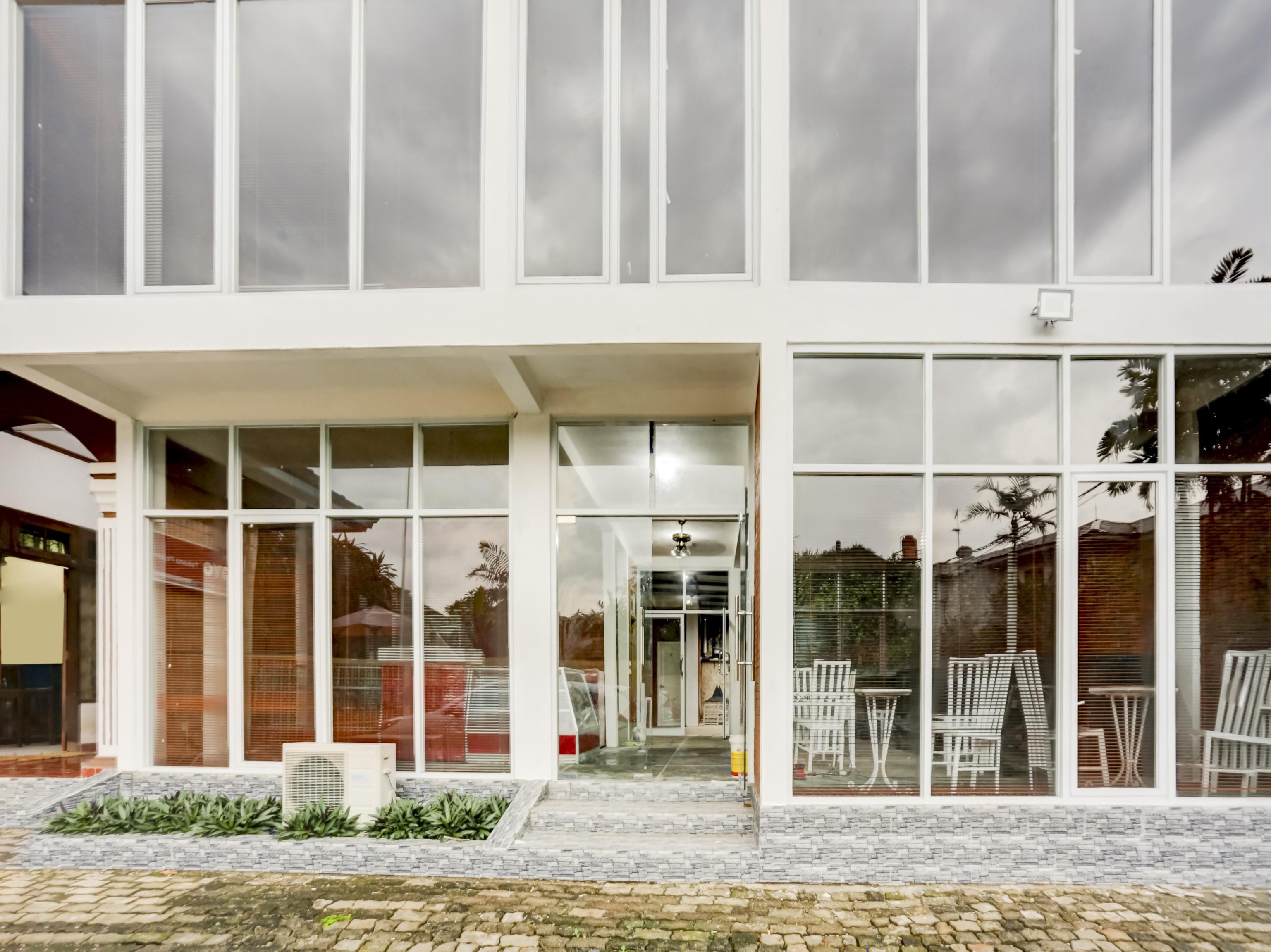 Oyo 90066 Tobana Pejaten House Jakarta Exterior photo